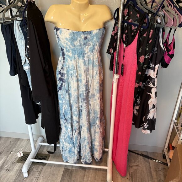 1X Raviya Women's Plus Size Strapless Tiered Maxi Dress Cover-Up Sky Tie Dye - Picture 3 of 5